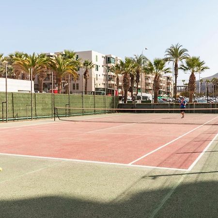 Homeforguest Modern And Recently Renovated Apartment In Arona Arona  Bagian luar foto