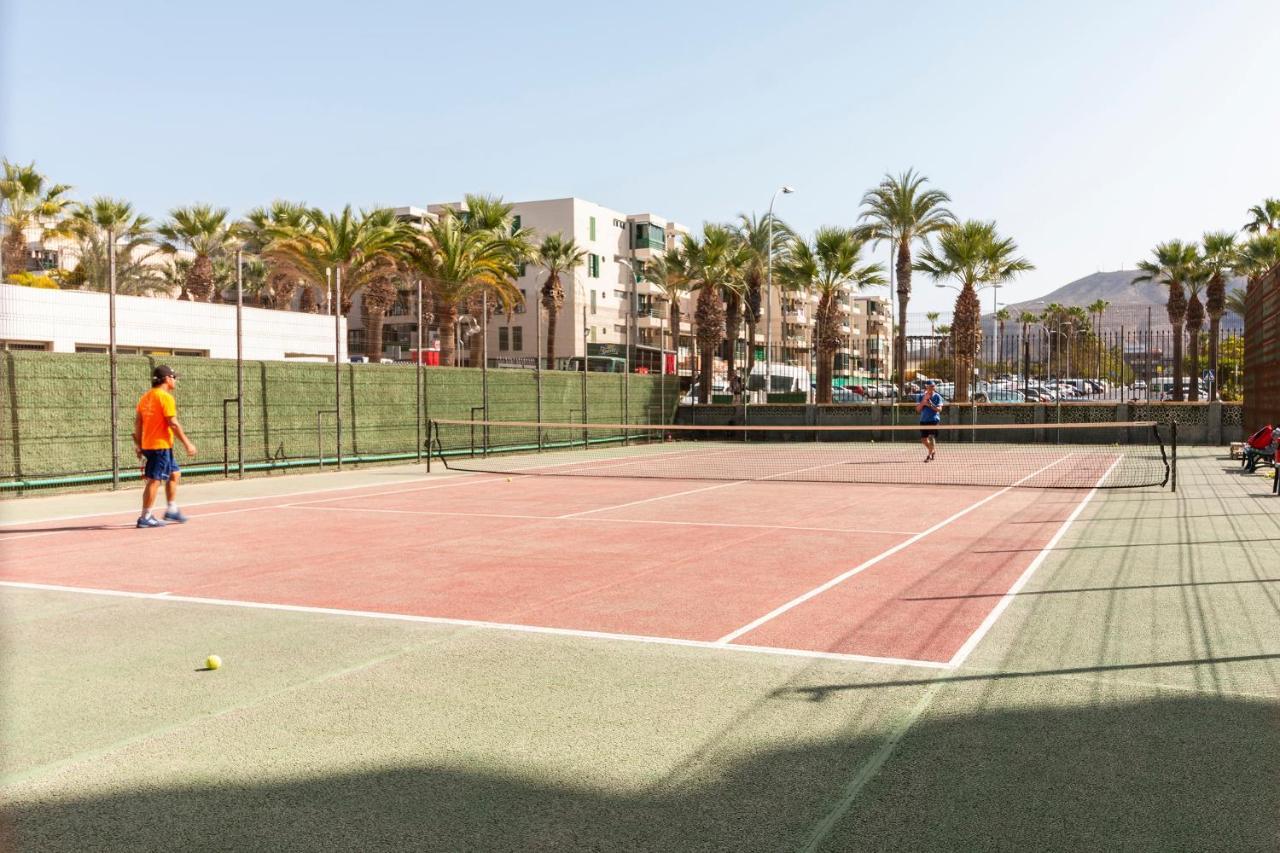 Homeforguest Modern And Recently Renovated Apartment In Arona Arona  Bagian luar foto