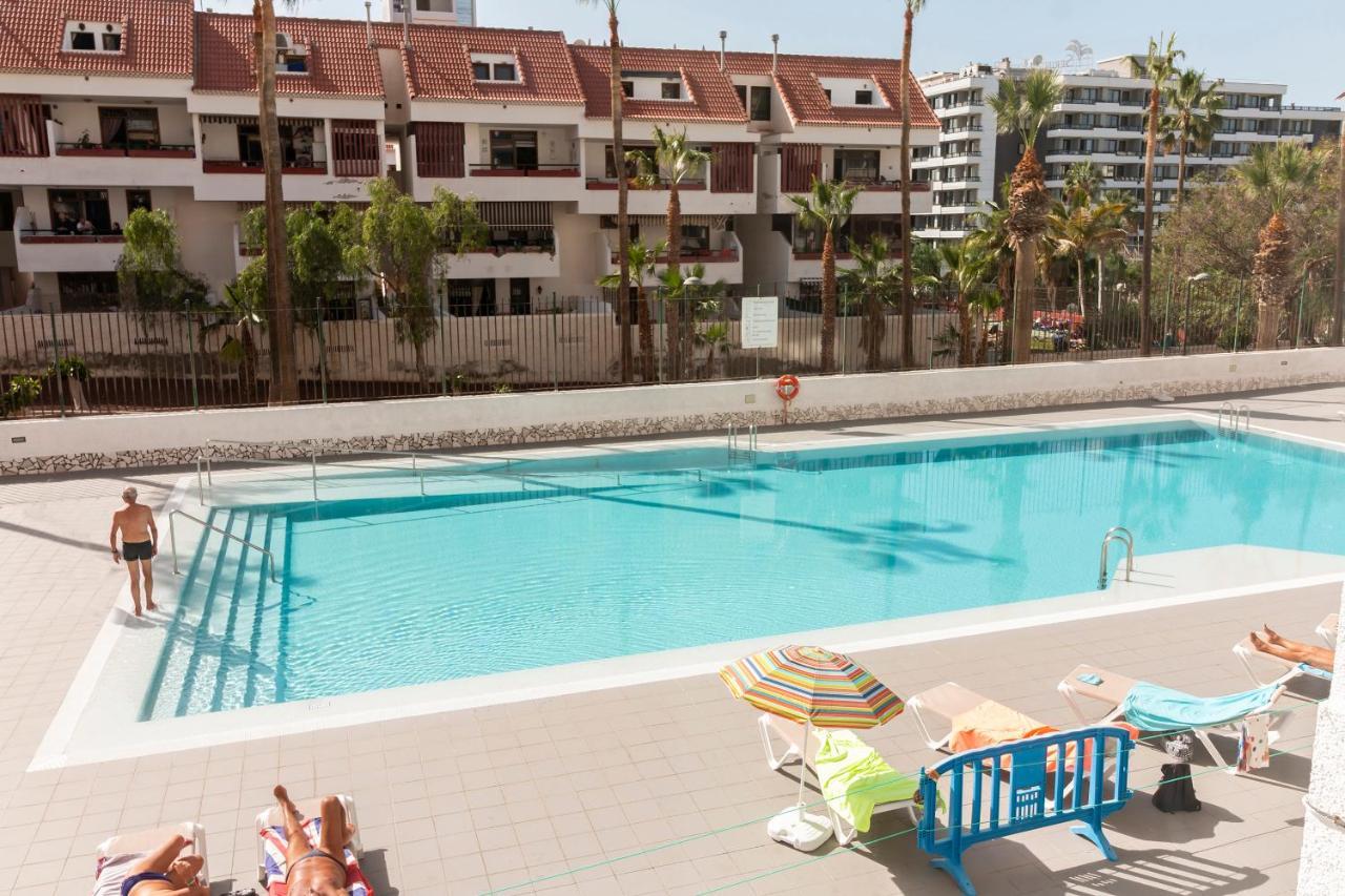 Homeforguest Modern And Recently Renovated Apartment In Arona Arona  Bagian luar foto