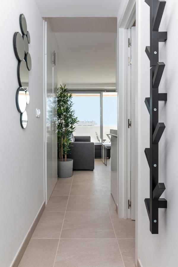 Homeforguest Modern And Recently Renovated Apartment In Arona Arona  Bagian luar foto