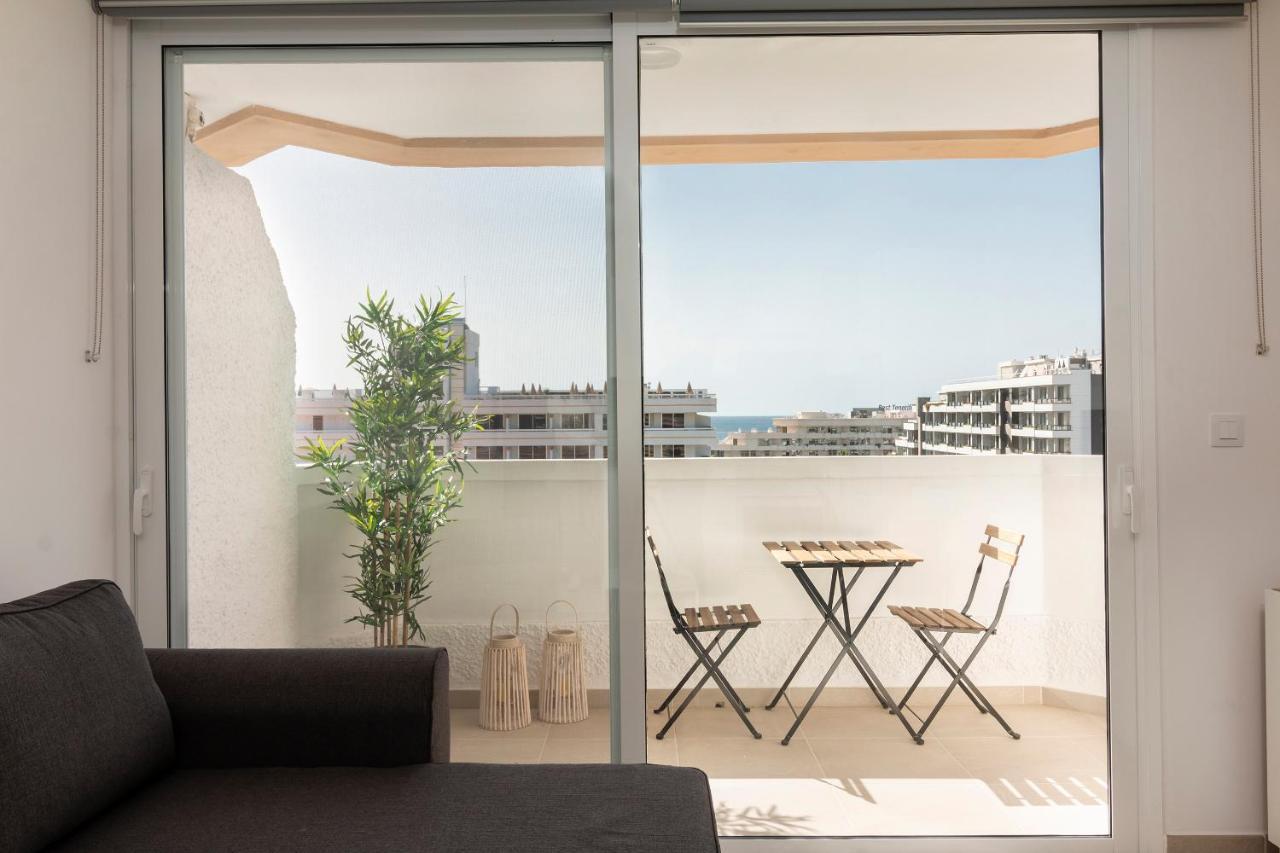 Homeforguest Modern And Recently Renovated Apartment In Arona Arona  Bagian luar foto